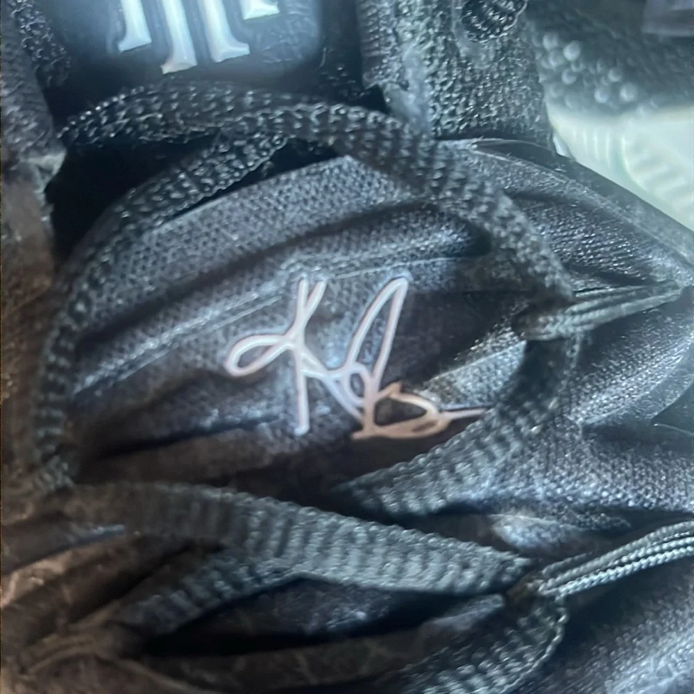 Nike Basketball Shoes, Kyrie 5 (GS), Black Magic, Size 7Y